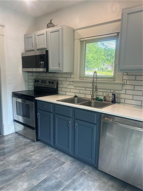 944 S 55th Street — photo 2