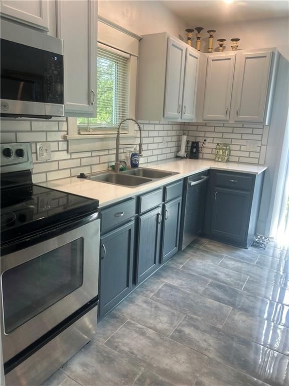 944 S 55th Street — photo 3