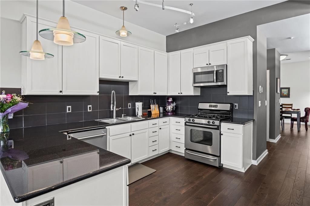 1605 Summit Street — photo 7