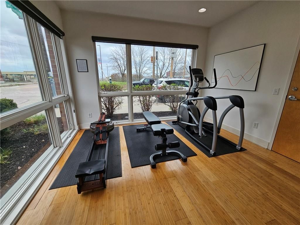 1605 Summit Street — photo 41