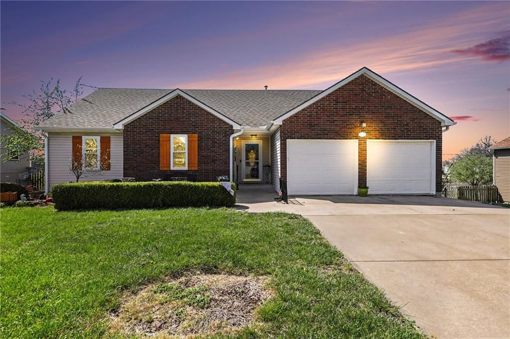 2411 Twin Oaks Drive, Harrisonville, MO
