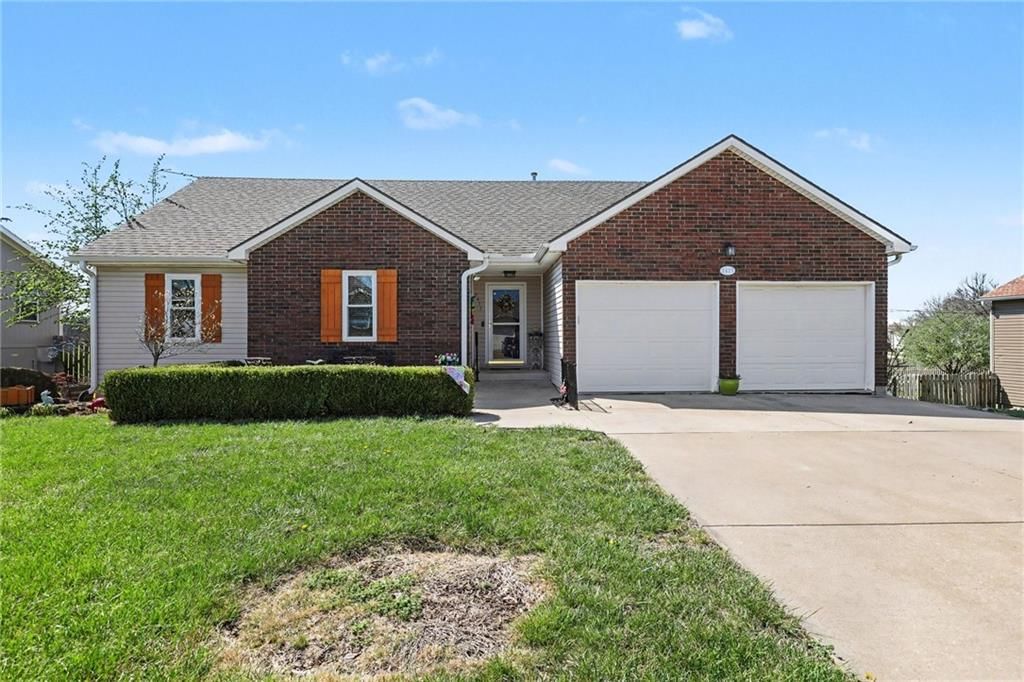 2411 Twin Oaks Drive — photo 2