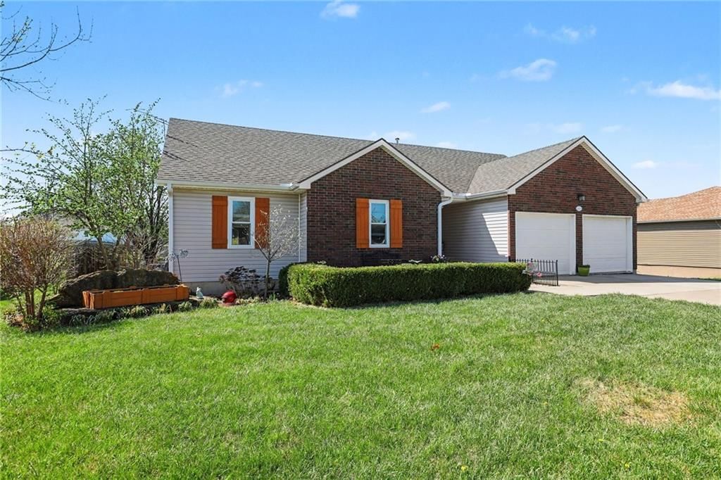 2411 Twin Oaks Drive — photo 3