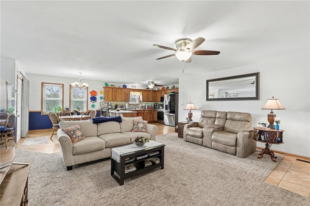 2411 Twin Oaks Drive — photo 6
