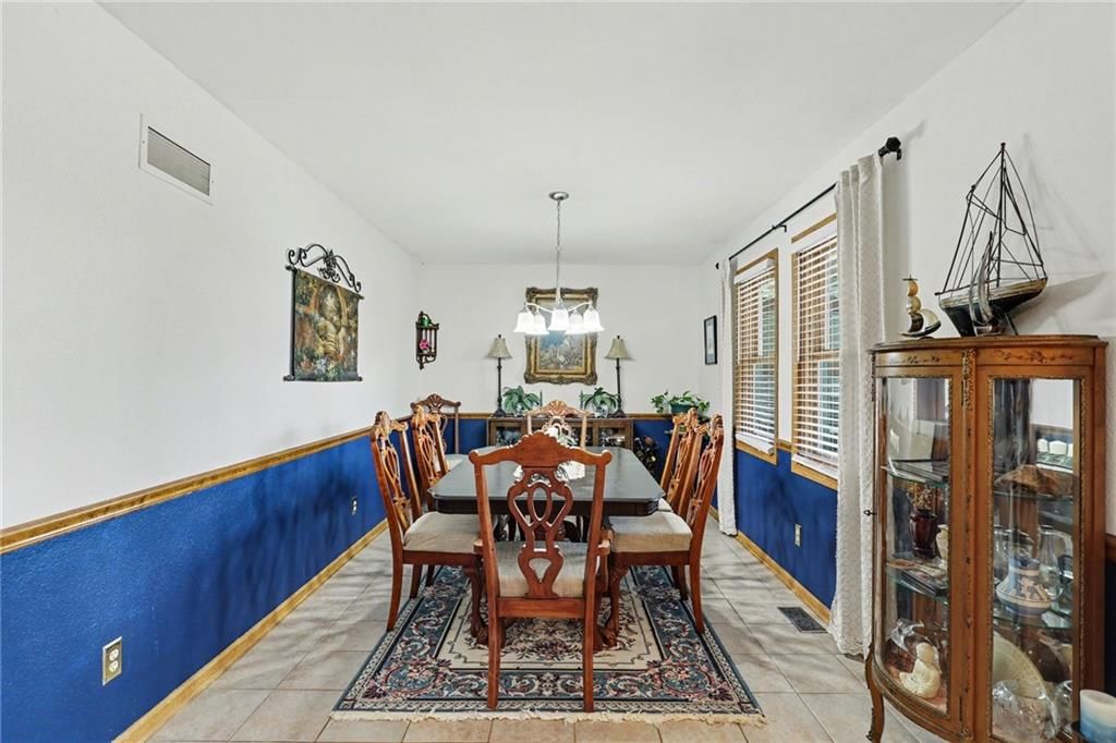 2411 Twin Oaks Drive — photo 8
