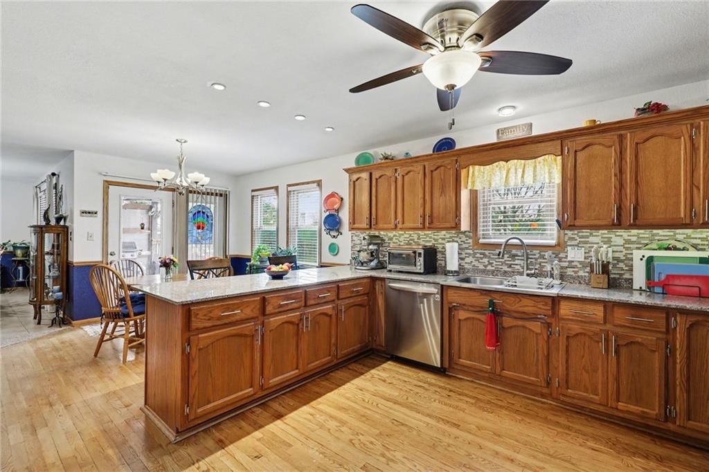 2411 Twin Oaks Drive — photo 10