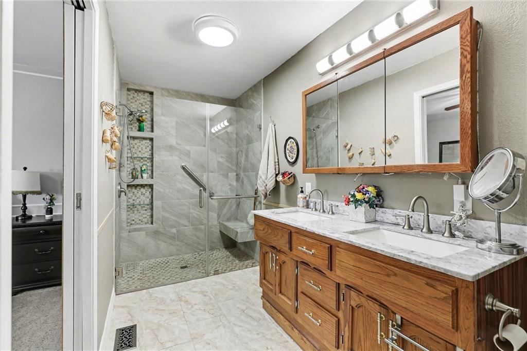 2411 Twin Oaks Drive — photo 16