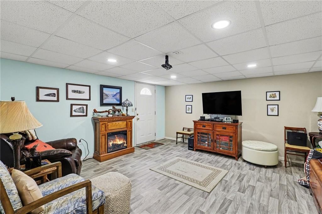 2411 Twin Oaks Drive — photo 21