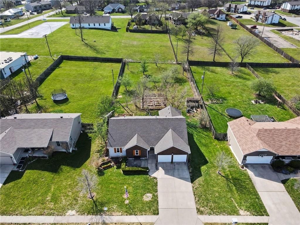 2411 Twin Oaks Drive — photo 32