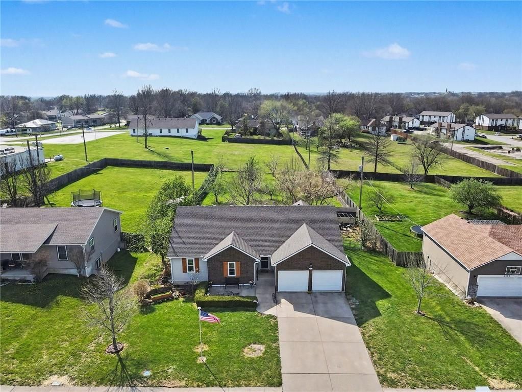 2411 Twin Oaks Drive — photo 33