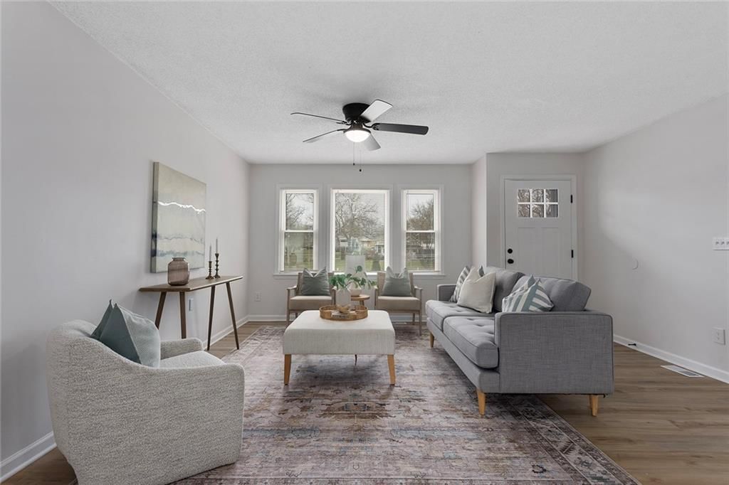 302 S Franklin Street — photo 2