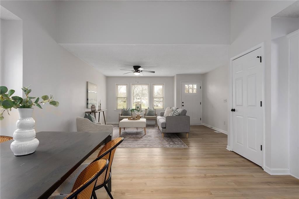 302 S Franklin Street — photo 8