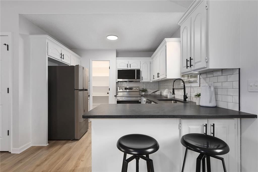 302 S Franklin Street — photo 9