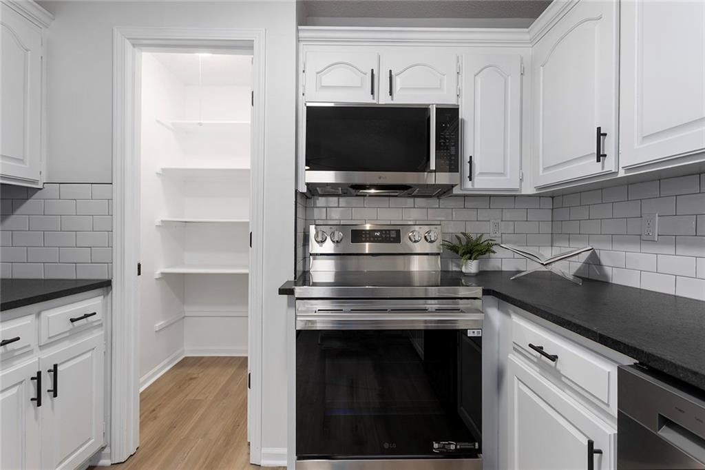 302 S Franklin Street — photo 11