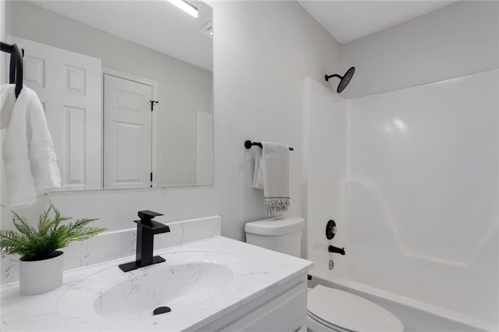 302 S Franklin Street — photo 14