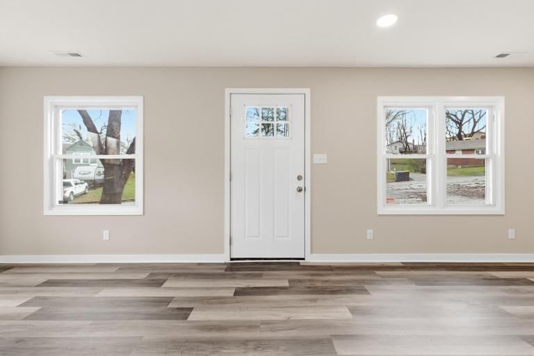 623 NE Woodlawn Street — photo 3