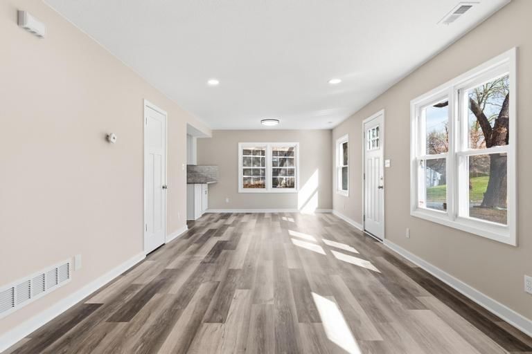 623 NE Woodlawn Street — photo 5