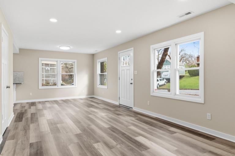 623 NE Woodlawn Street — photo 6