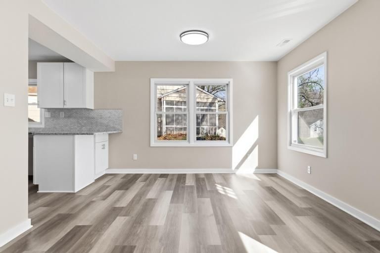 623 NE Woodlawn Street — photo 10