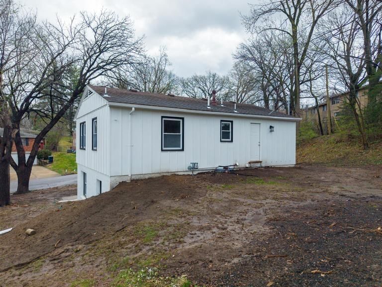 623 NE Woodlawn Street — photo 30
