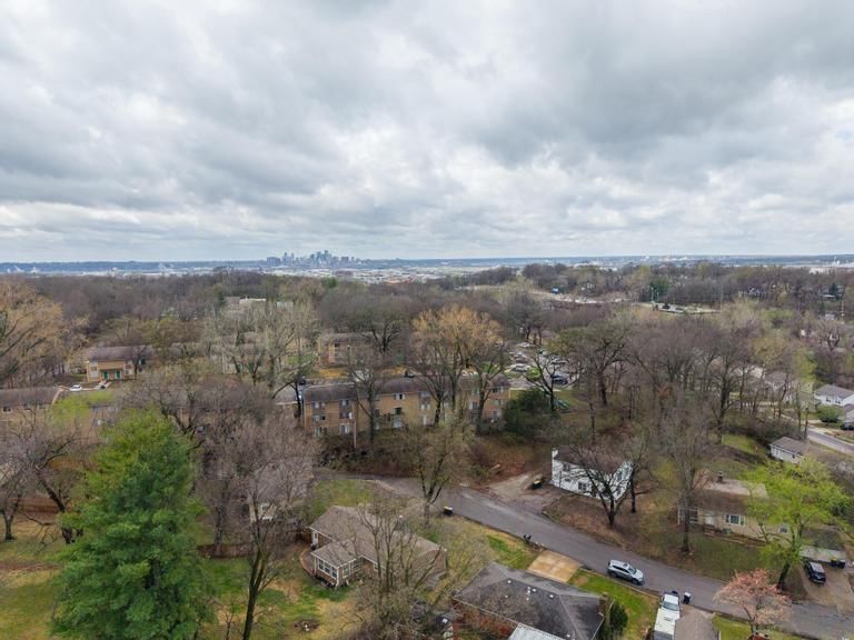 623 NE Woodlawn Street — photo 31