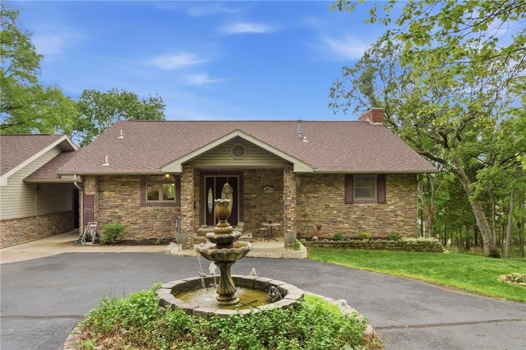 1841 Lake Bluff Drive — photo 3
