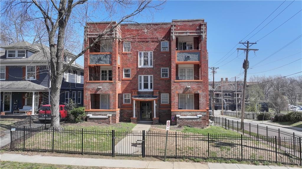 4245 Harrison Street — photo 2