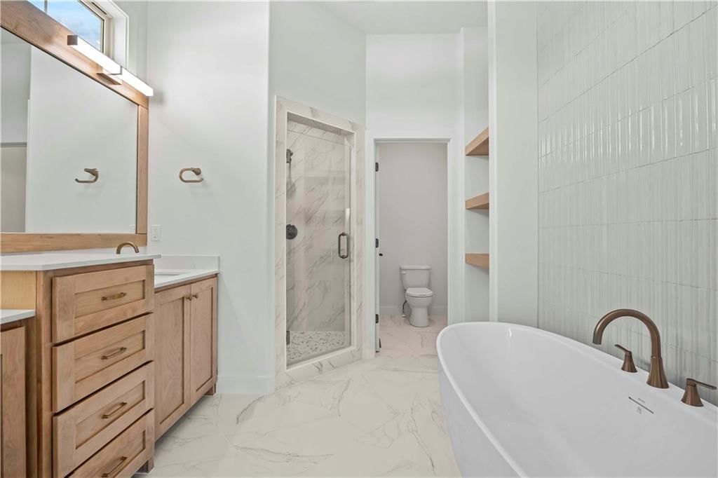 Photo 28 of 45 - 500 Bentwater Drive, Raymore, MO 64083