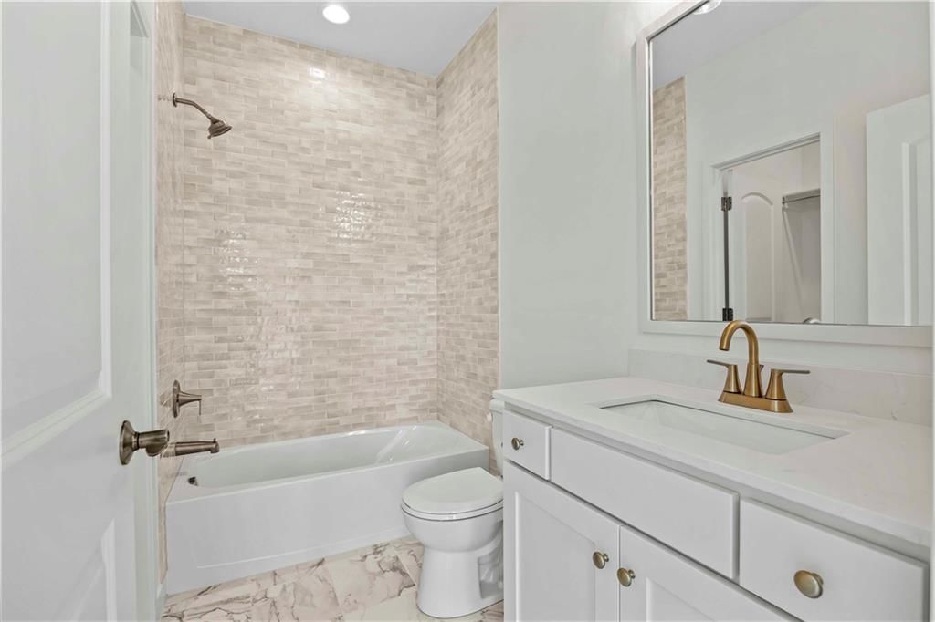 Photo 36 of 45 - 500 Bentwater Drive, Raymore, MO 64083