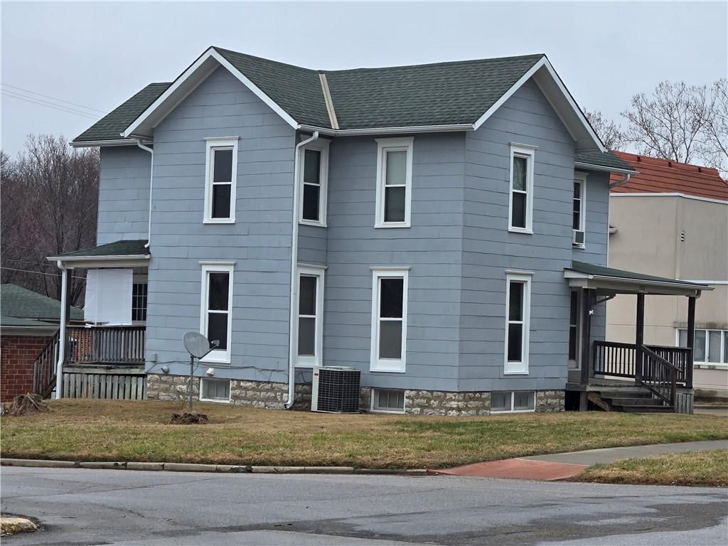 102 E Peoria Street, Paola, KS