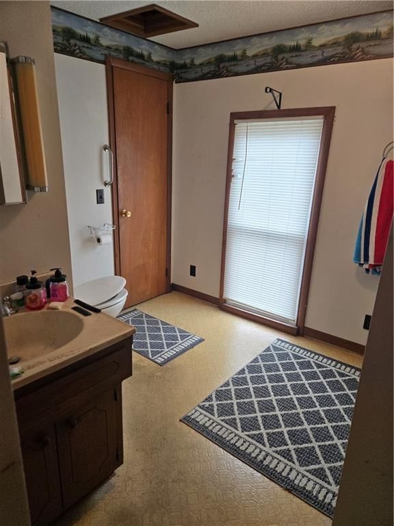 102 E Peoria Street — photo 36