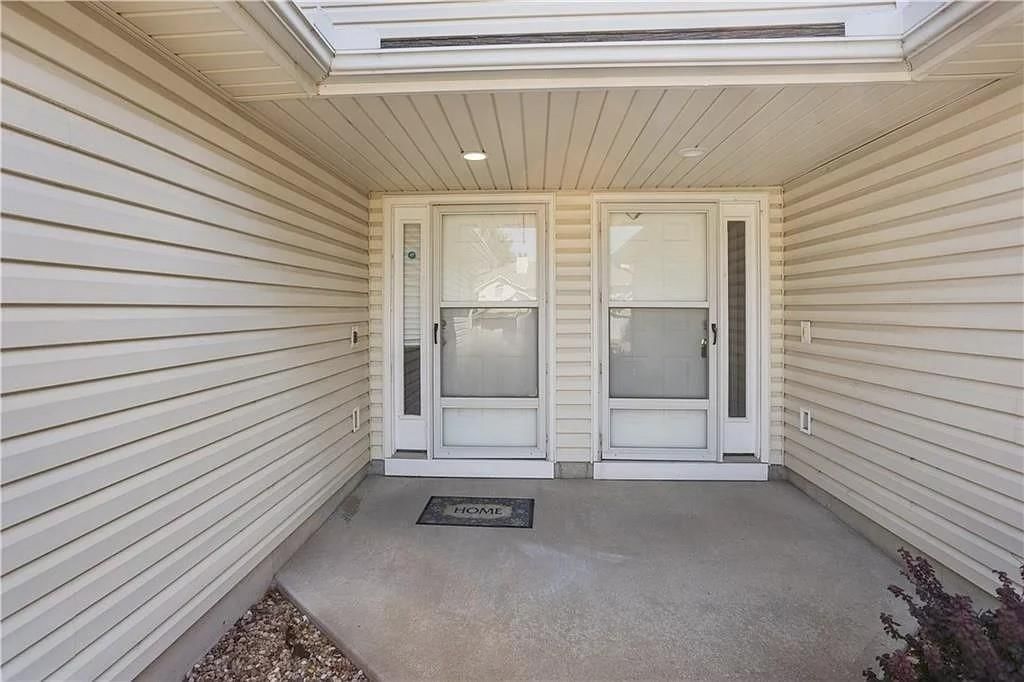 1323 SE Lexington Avenue — photo 2