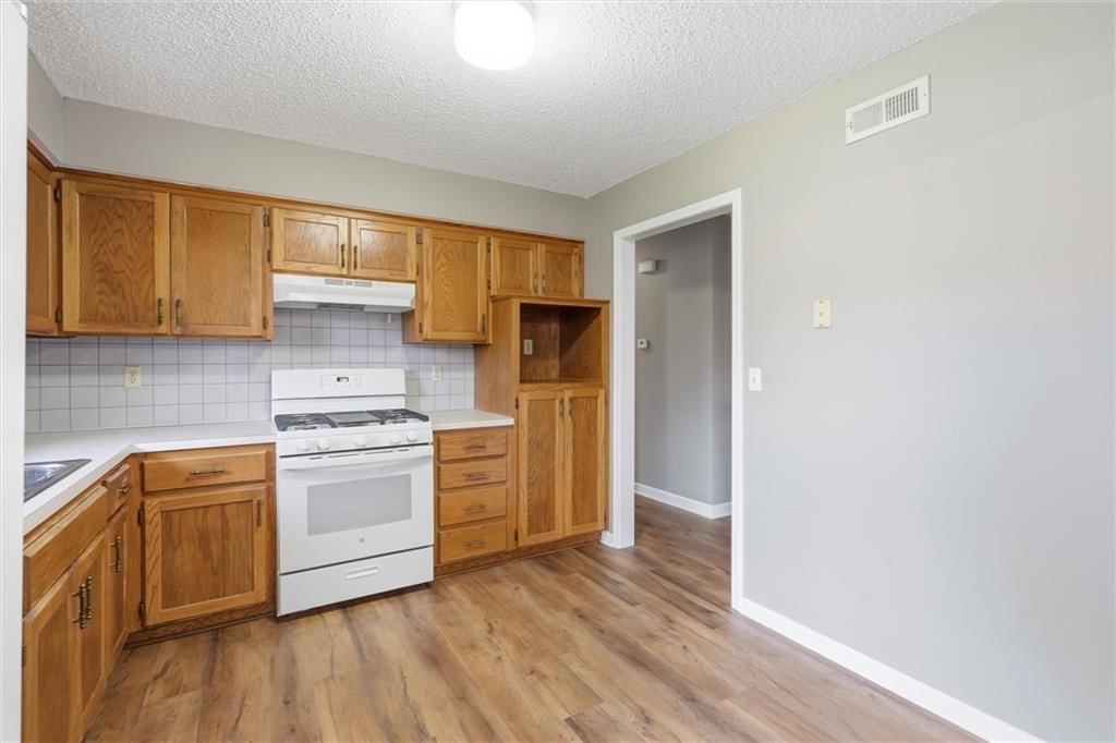 503 Broadway Street — photo 10