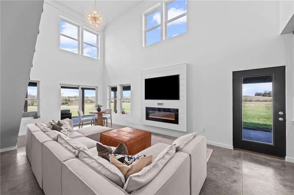 25594 Somerset Road — photo 3
