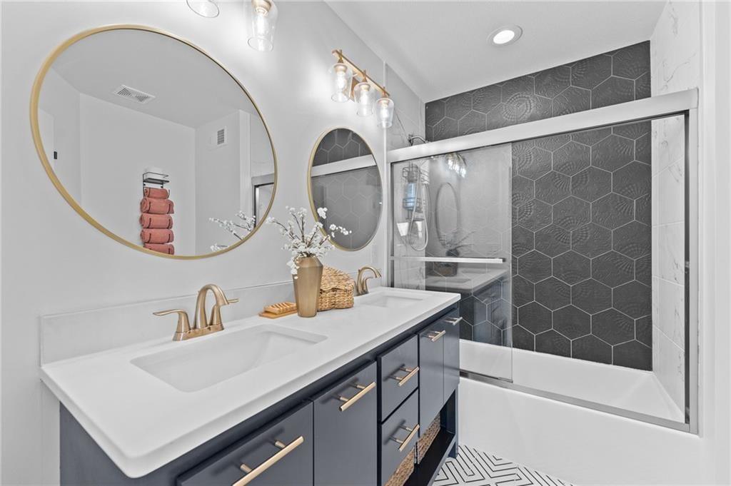 25594 Somerset Road — photo 31