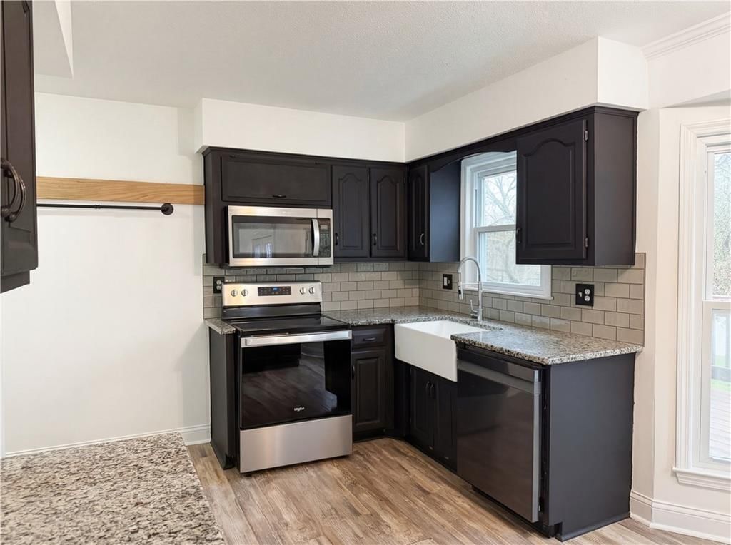3345 Lake Shore Drive — photo 2