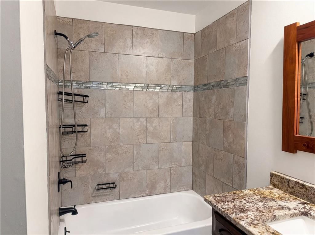 3345 Lake Shore Drive — photo 6