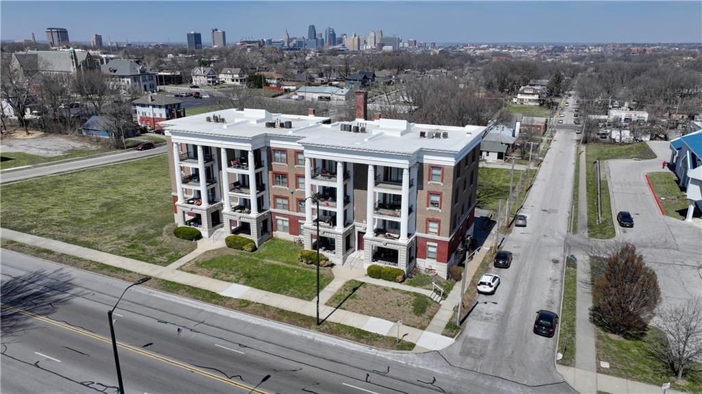 1614 E Linwood Boulevard — photo 2