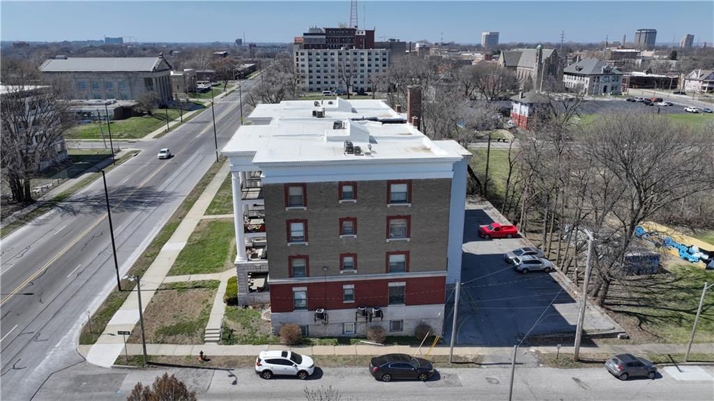 1614 E Linwood Boulevard — photo 10
