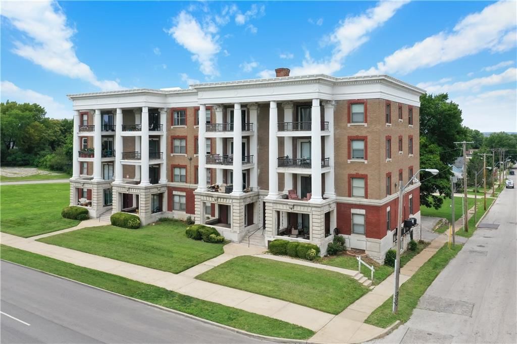 1614 E Linwood Boulevard — photo 11
