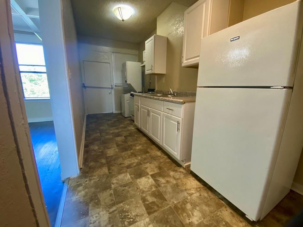 1614 E Linwood Boulevard — photo 13