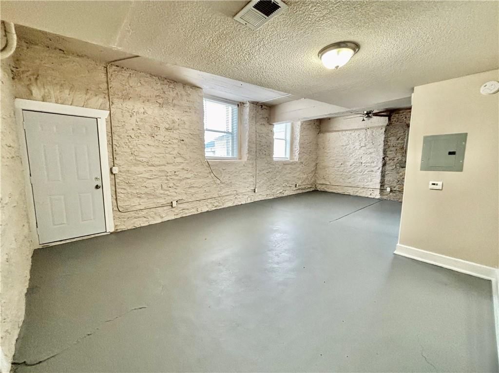 1614 E Linwood Boulevard — photo 21