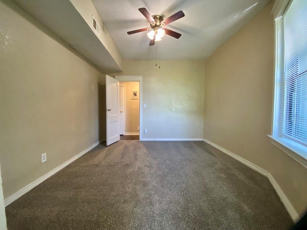 1614 E Linwood Boulevard — photo 26