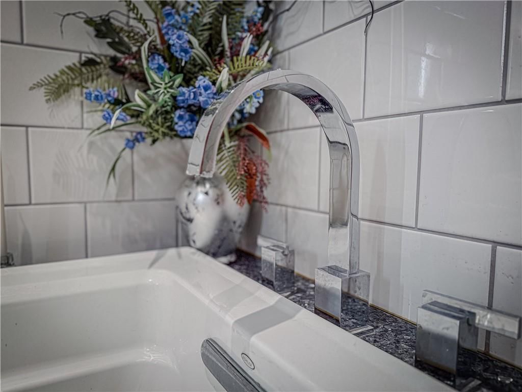 4233 Mercier Street — photo 37