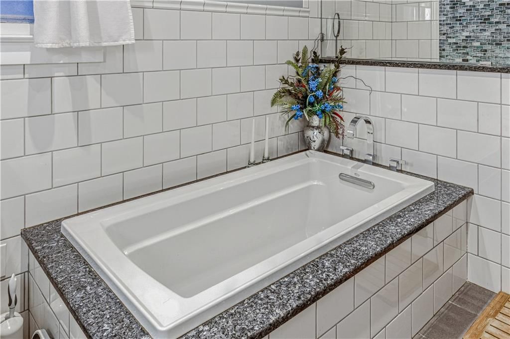4233 Mercier Street — photo 39
