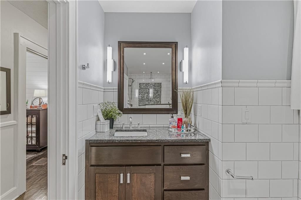4233 Mercier Street — photo 41
