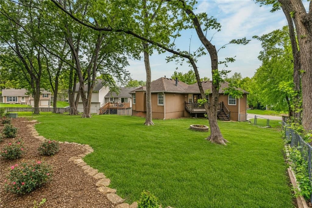 2405 NE Carousel Circle — photo 3