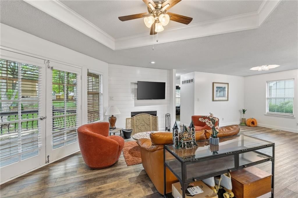2405 NE Carousel Circle — photo 4