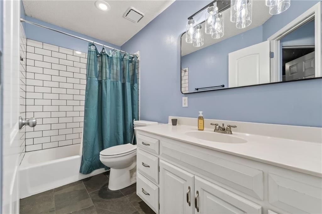 2405 NE Carousel Circle — photo 7