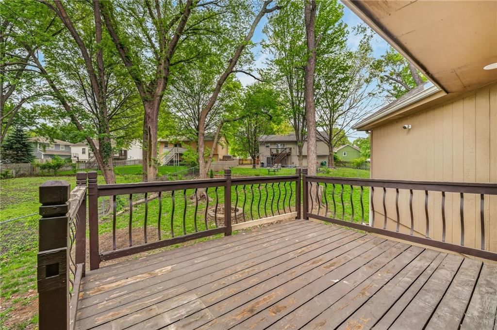2405 NE Carousel Circle — photo 31